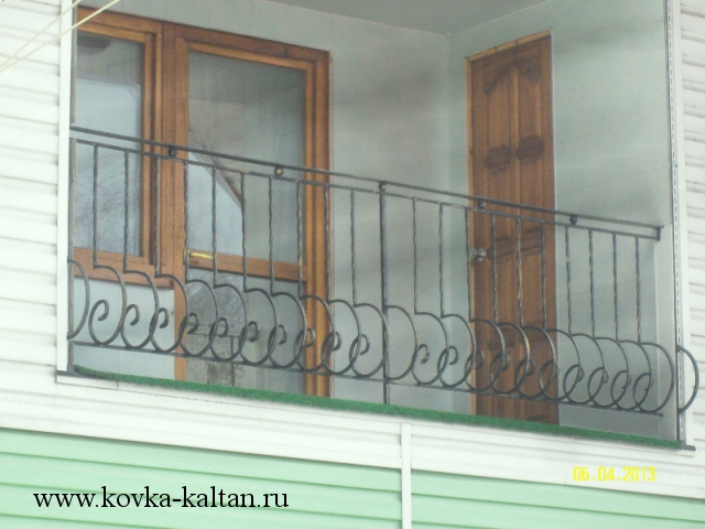 Кованное ограждение балкона