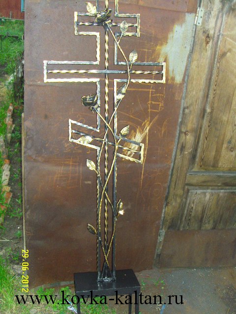 Кованный крест для могилки